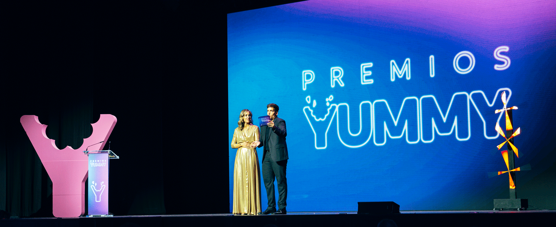 Award ceremony at the Yummy gala with influencers and brands from the foodie sector.